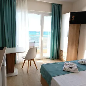 Navarino Luxe Aparthotel Peraía