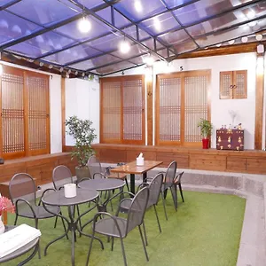 Bed & Breakfast Bibimbap Hanok Gyeongbokgung Private